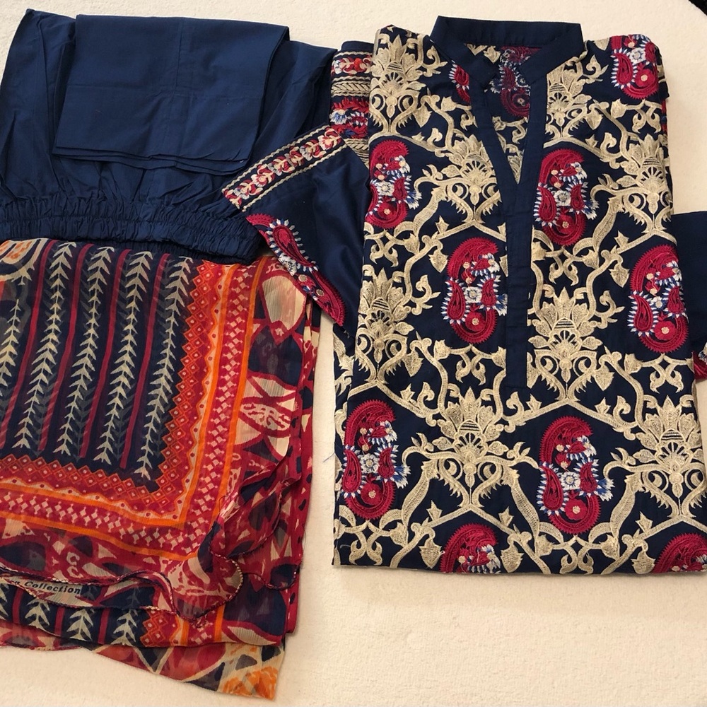 Pakistani luxury lawn Embroidered three piece dress. - Picture 5 of 5